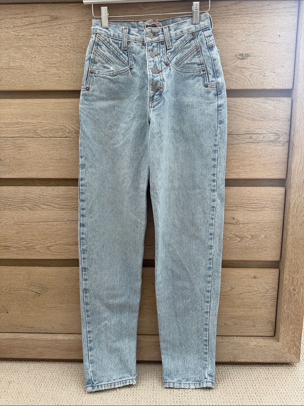 Vintage- High-Rise Light wash Western Cowgirl Jeans Button Fly, exposed buttons